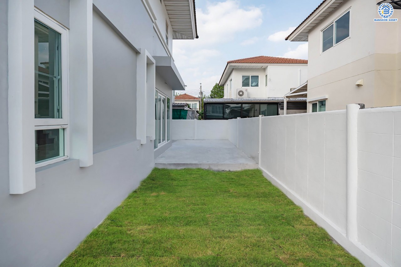 บ้านมือสองตกแต่งใหม่ โครงการ ศุภาลัยการ์เด้นวิลล์ แจ้งวัฒนะ-หลักสี่ เนื้อที่กว่า 63.7 ตร.ว. ฟังก์ชันครบ 3 ห้องนอน 3 ห้องน้ำ 2 ที่จอดรถ บ้านสวย พร้อมเข้าอยู่ ตอบโจทย์ทุกครอบครัว บนทำเลเดินทางสะดวก เข้าสู่ใจกลางเมืองได้อย่างสะดวกสบาย ใกล้ทางด่วนศรีสมานและรถไฟฟ้าสายสีแดง "สถานีดอนเมือง"